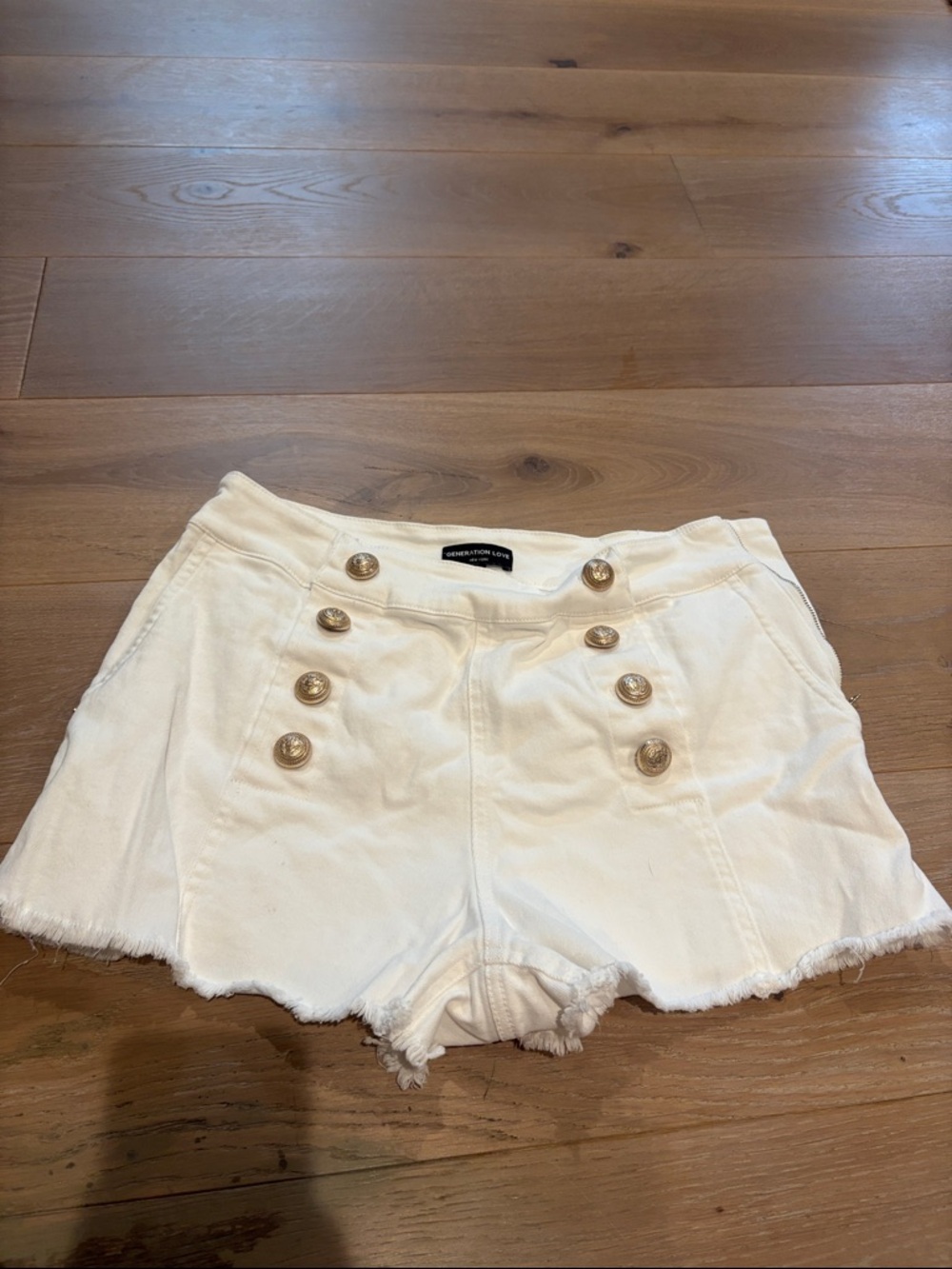 Generation Love Size 28 White High-Waist Button-Front Shorts.